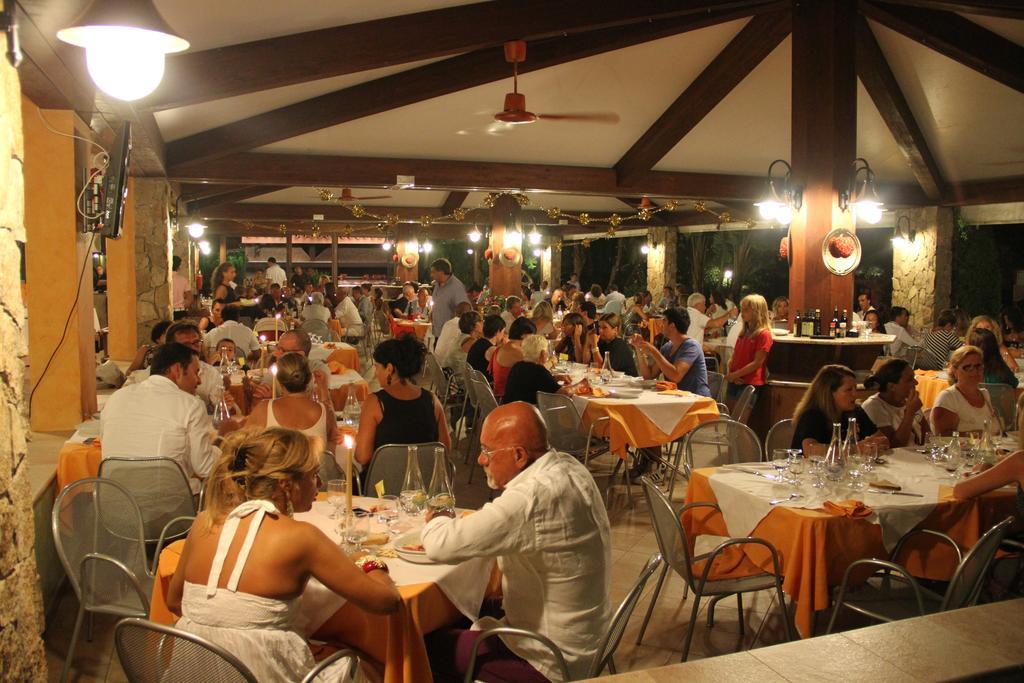 Villaggio Piscina Rei Монте Най Екстериор снимка